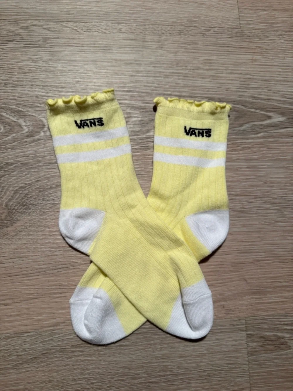NWOT Vans Ruffled Crew Socks